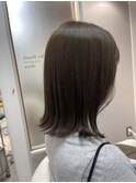オリーブベージュ