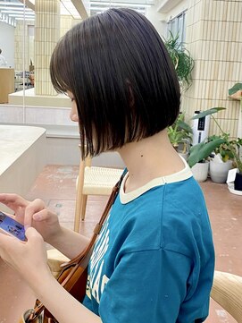 パークレーン アイス イヴェン(park lane ICI yeven) 前下がりボブ　切りっぱなしボブ　オリーブベージュ　ボブ　rena