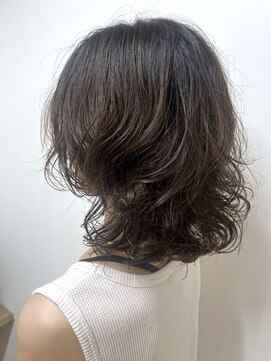 ポルト(porto produced by teatro hair salon) 顔周りレイヤー　ミディアムボブ　ニュアンスパーマ