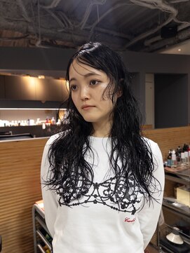 ニーィ バイ カータ(Niii by CARTA) ロングパーマスタイル