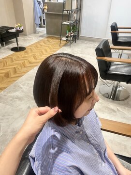 アンビス(1bis) 伸ばしかけでもまとまる艶レッドブラウン