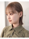 ケアブリーチハイトーングレージュカラー切りっぱなしボブ