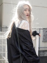 ネフ(NeF)&nbsp;ホワイトグレージュのニュアンスロング。