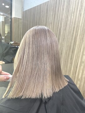 イリ 心斎橋(ili) ミルクティーアッシュ/森根 洲