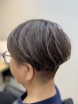 ルーム(RUM) 刈り上げグレージュメッシュ　KGM