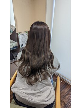 レアナ バイ ニーナ(Leana by NINA) プルエクステでロングヘア