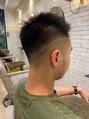 ココロ ヘアーアンドスパ 目黒(cocoro hair&spa)&nbsp;スキンフェード。こめかみから後頭部にかけて細いライン