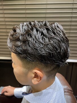 ヒロギンザバーバーショップ 丸の内店(HIRO GINZA BARBER SHOP) ツーブロック×フェードカット×アイロンパーマ