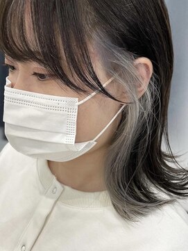 ツキ 横浜店(tuki) インナーカラーケアブリーチイヤリングカラーハイライトミニボブ