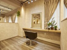 セット面でUSB充電可能◎スマホやタブレット等の充電にご利用ください［新横浜］