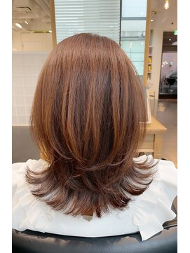 エムプラス 二子玉川(Mplus) 大人のくびれミディアム　30.40代外ハネ　夏目サトル