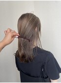 筋感のある細めハイライト外国人風オフィスで浮かないハイライト