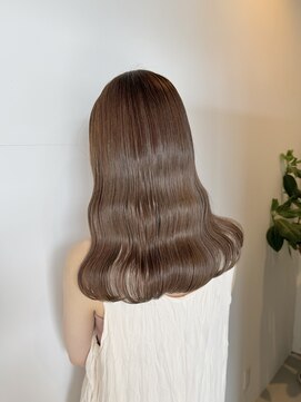 ライリー(riley) ラテベージュ×ウェーブヘア【透明感カラー/岡崎】