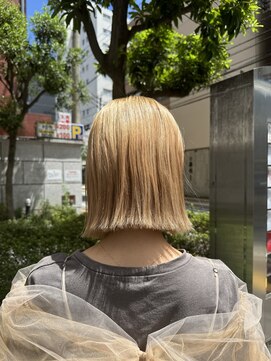 フェイバー 赤坂店(FAVOR) ぱつっとボブハイトーン