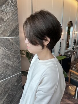 ソエル(Soell) 前下がりショートヘア　グレージュ　アースカラー　似合わせ