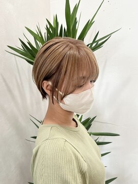 ヴィップルーム(viproom) 前髪が割れないヘアスタイル/耳掛けショート/ハイトーンベージュ
