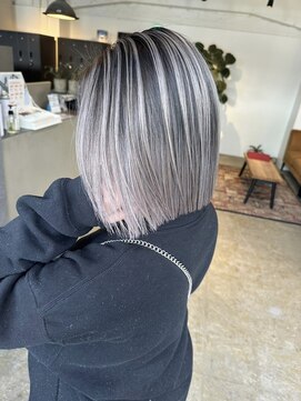 メリー オオサカ(Merly Osaka) ぱっつんボブが似合うバレイヤージュ！_contrast smoky ash_