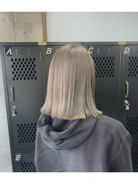 アンビシャス 昭島 切りっぱなしボブ×ハイトーンカラー