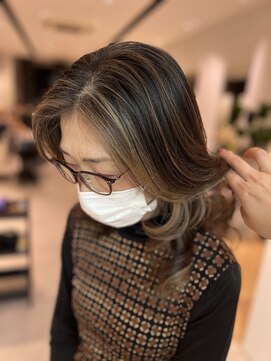 ステア ケース(stair case) 白髪の分布に合わせて作る白髪ぼかしハイライト 50代60代