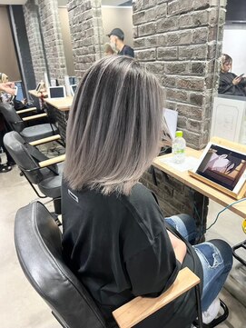 ラルガ 黒崎(Raruga) ハイライトカラーミルクティーベージュレイヤーカット