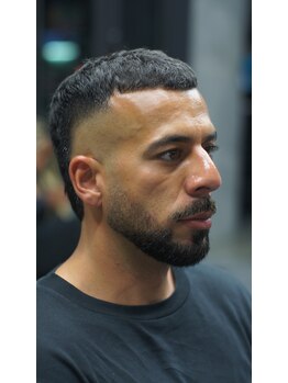 ワイズチョップガレージ(Y's CHOP GARAGE)の写真/【カット＋シェービング￥7000】第一印象を決めるポイントはプロにお任せ。細部まで抜かりなく仕上げます