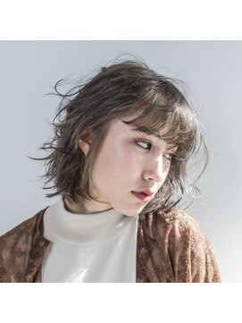 シータ(CITA) パールグレイ系ハイライト×ボブ