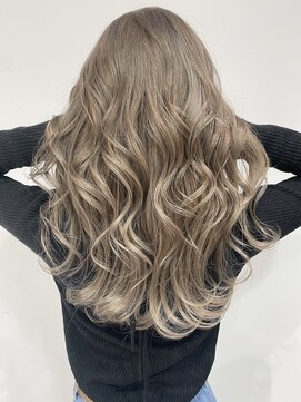 ラフトーキョウセカンド(RAF TOKYO 2nd) グレージュカラー