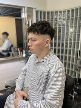 メリケンバーバーショップ フクオカ(MERICAN BARBERSHOP FUK) ショートスパイラルパーマ