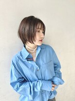 ユーリー(juurii)&nbsp;ひし形シルエットと顔まわりに華奢なおくれ毛のあるショート