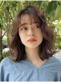 顔周りレイヤーカットくびれヘアミルクティーベージュカラー