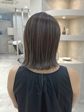 ヴィサージュアクト(VISAGE a.c.t) 細めハイライト×切りっぱなしボブ