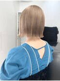 ミルクティーベージュブリーチ切りっぱなしボブメルティーカラー