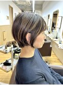 レイヤーハイライトショートボブ前髪あり