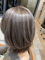 ネオリーブエム(Neolive em;) コントラストハイライト グレーベージュ