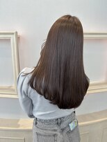 ラッド(Rad)&nbsp;重みを残したカットに柔らかいベージュカラー.