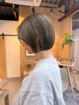 イロ(ilo created by grace) ボブ/切りっぱなしボブ/透明感カラー/コンパクトボブ