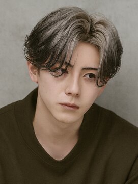 ラルジュヘアイコール(Large hair equal =) ホワイトブロンドエンドカラー波巻きツイストスパイラル