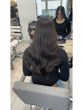 エラ(Ella) 髪質改善で叶えるオリーブグレージュ