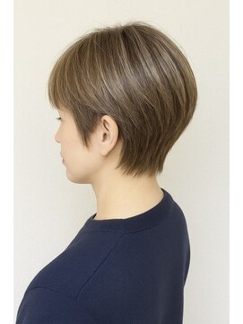 白髪ぼかし　白髪　ショートレイヤー　ハイライト