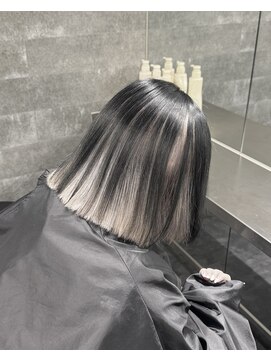 スノウ(SKNOW) コントラスト強め！シルバー アンブレラカラー