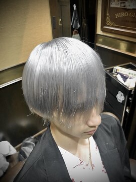 ヒロギンザ 池袋 サンシャイン通り店(HIRO GINZA) メンズホワイトカラー　ホワイトシルバー　池袋