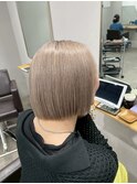 ミルクティーカラーブリーチダブルカラー切りっぱなしボブ横浜駅