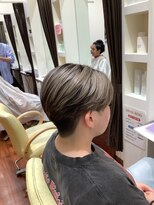 美容室ヒラトヤ 都南店&nbsp;刈り上げ女子♪襟足スッキリ大人キレイなハイライトショート