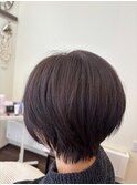軽めのショートヘア