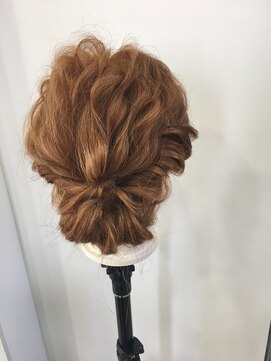 ハブ ヘアー(HUB hair) 大人なシニヨンヘア