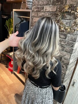 ヘアビューティースタジオ ラルガ(Hair beauty studio Raruga) ホワイトバレイヤージュ