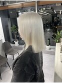 ホワイトベージュ×切りっぱなしボブ×ハイトーンカラー