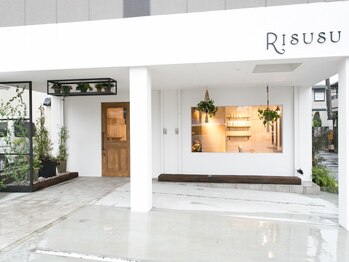 リースス(RISUSU)の写真/【南海松ノ浜駅/徒歩2分】ボタニカルな癒しの空間が好評◇ゆったりとしたSALONTIMEをお過ごしください＊