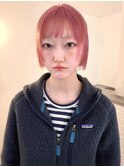 柔らかいピンクカラー、ボブ、前髪パッツン、