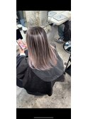レイヤーボブハイライトブリーチレイヤーハイトーングレージュ